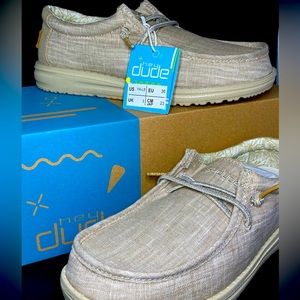 NWT Wally Unisex Casual Shoes by Hey Dude - Youth Size 4, Women's Size 5
